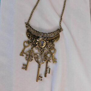 Ladies Fashion Jewelry Lock & Key Necklace